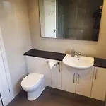 Large Kingsize Ensuite In Kingswood, Bristol, Bs15 Pansiyon *