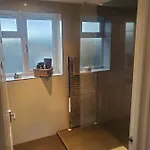 בית אירוח Large Kingsize Ensuite In Kingswood, Bristol, Bs15 בריסטול