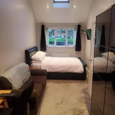 Large Kingsize Ensuite In Kingswood, Bristol, Bs15 Alloggio in famiglia