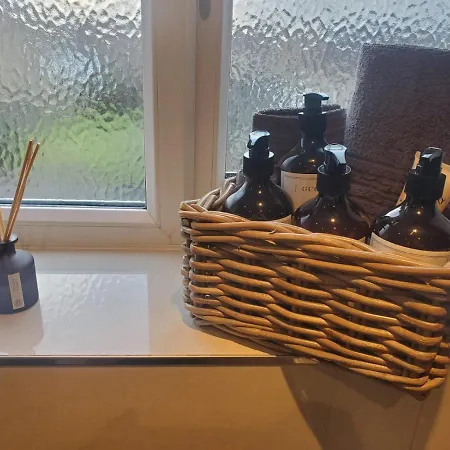 Large Kingsize Ensuite In Kingswood, Bristol, Bs15 Pansiyon *