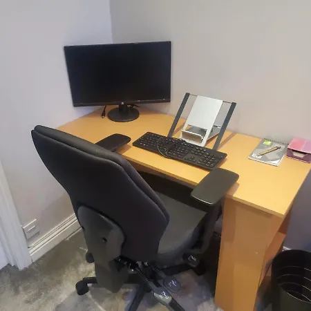 Large Kingsize Ensuite In Kingswood, Bristol, Bs15 民宿