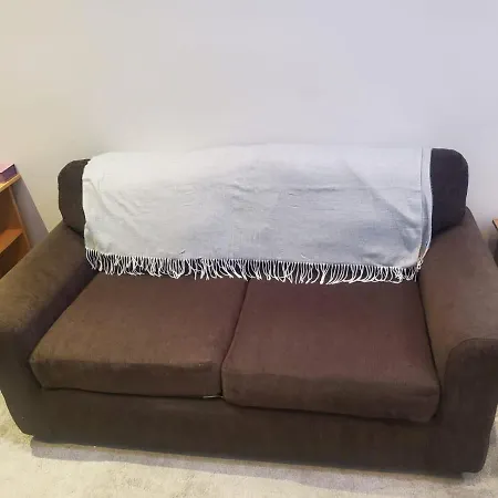 Large Kingsize Ensuite In Kingswood, Bristol, Bs15 布里斯托