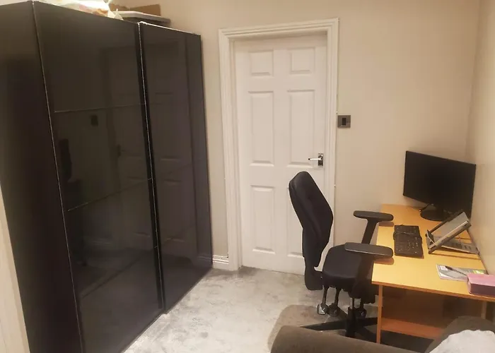 Large Kingsize Ensuite In Kingswood, Bristol, Bs15 民宿