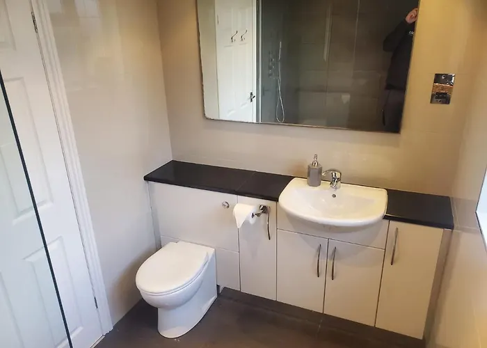 Large Kingsize Ensuite In Kingswood, Bristol, Bs15 Privatunterkunft *
