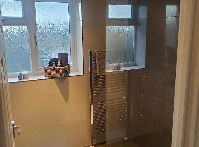 Privatunterkunft Large Kingsize Ensuite In Kingswood, Bristol, Bs15 Bristol