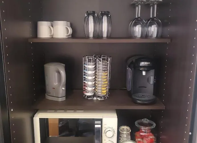 Large Kingsize Ensuite In Kingswood, Bristol, Bs15