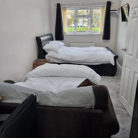 Large Kingsize Ensuite In Kingswood, Bristol, Bs15 Privat bolig