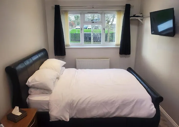 منزل للإقامة Large Kingsize Ensuite In Kingswood, Bristol, Bs15 بريستول