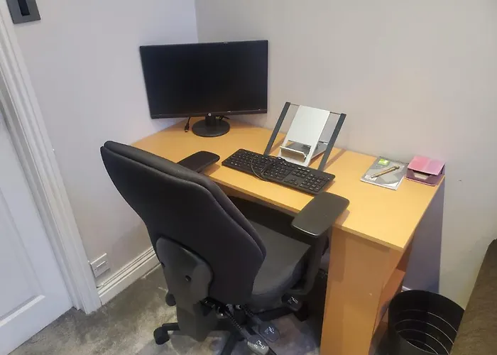 Large Kingsize Ensuite In Kingswood, Bristol, Bs15 Privat bolig