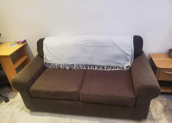 Large Kingsize Ensuite In Kingswood, Bristol, Bs15 بريستول